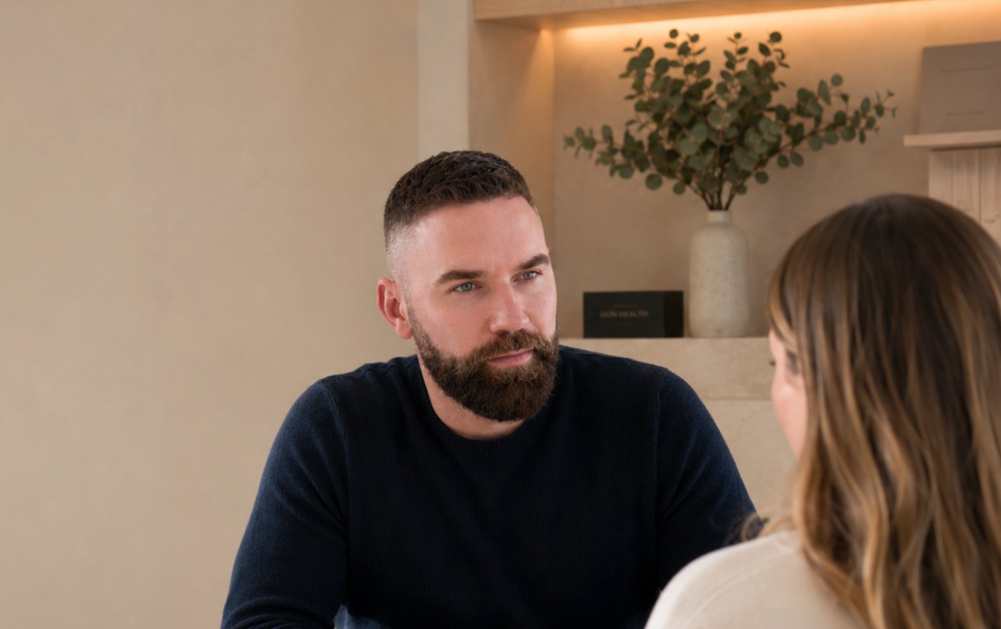 Piotr Wojtowicz during a patient consultation